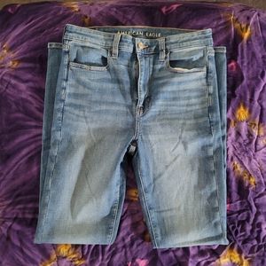 WOMEN'S AMERICAN EAGLE JEANS